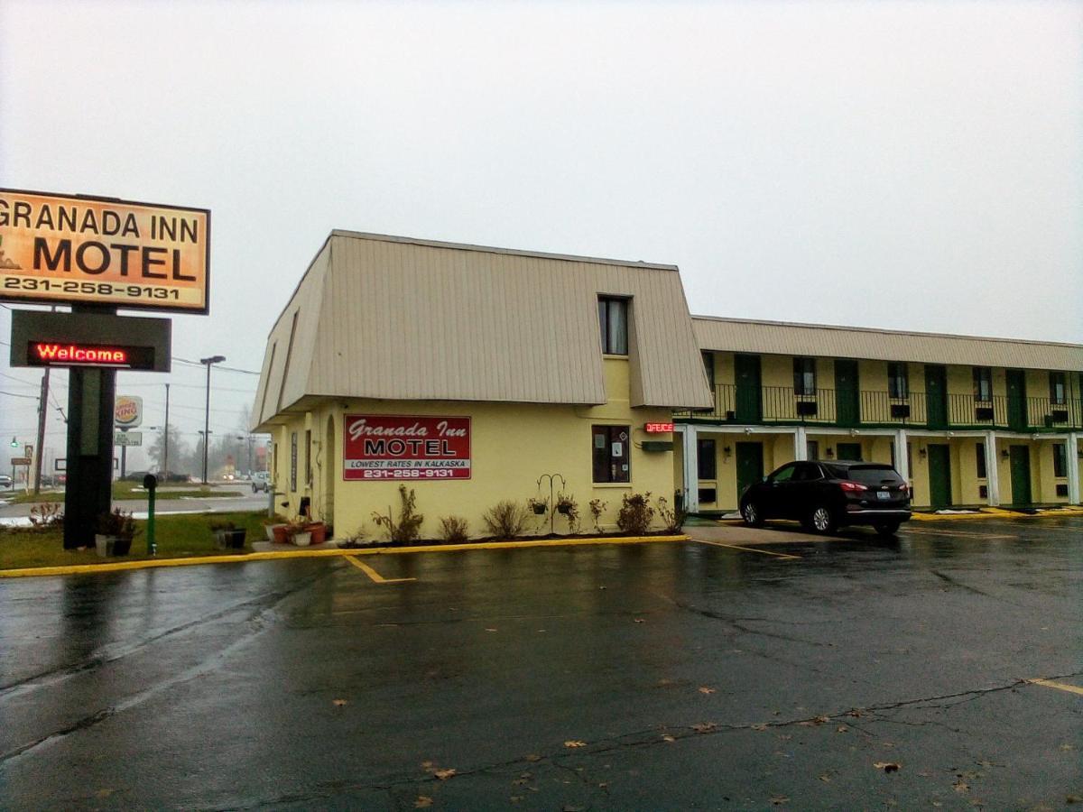 Granada Inn Motel - Kalkaska Exterior photo