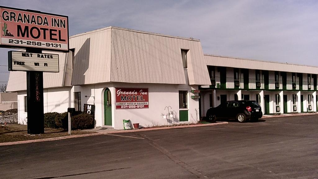 Granada Inn Motel - Kalkaska Exterior photo