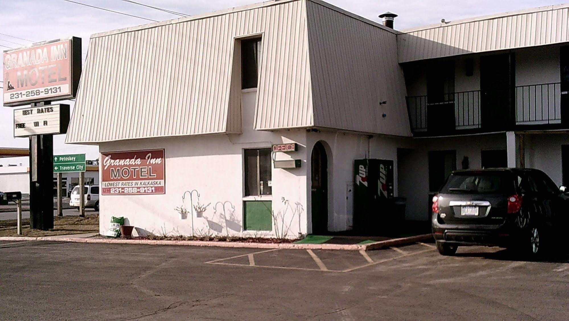 Granada Inn Motel - Kalkaska Exterior photo