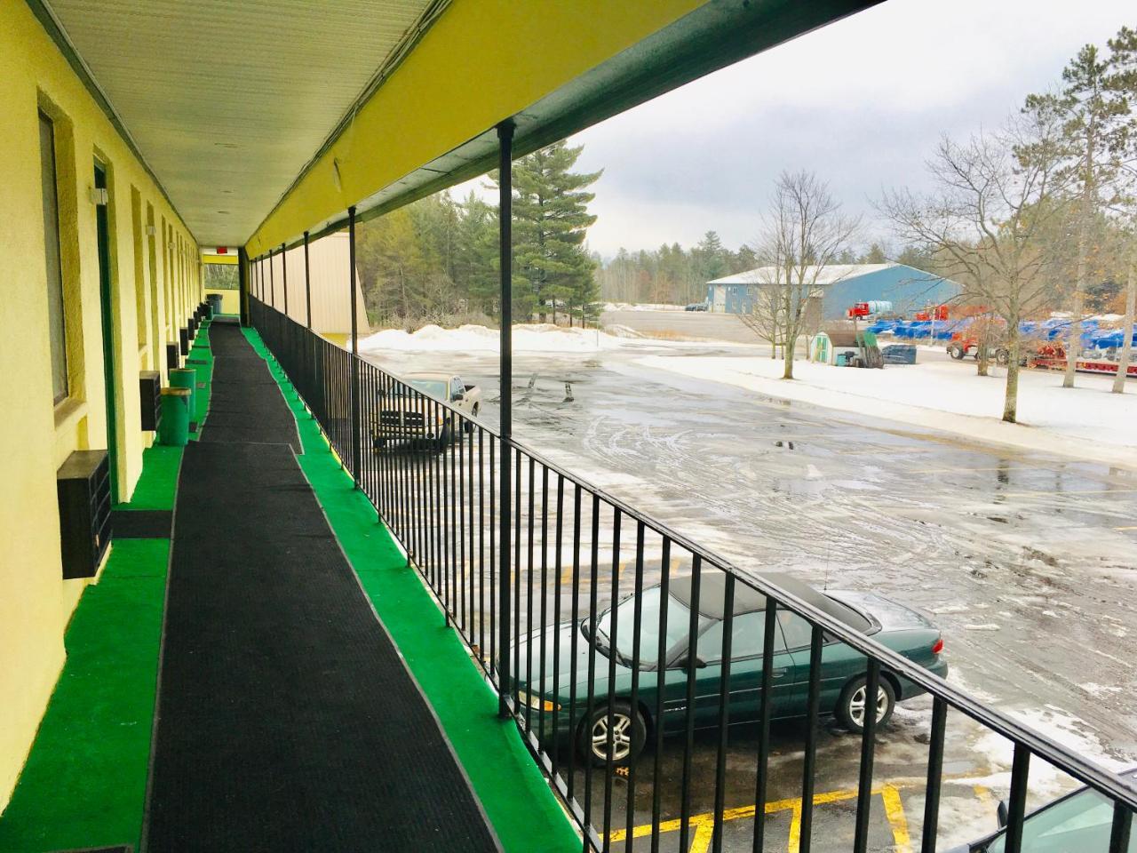 Granada Inn Motel - Kalkaska Exterior photo